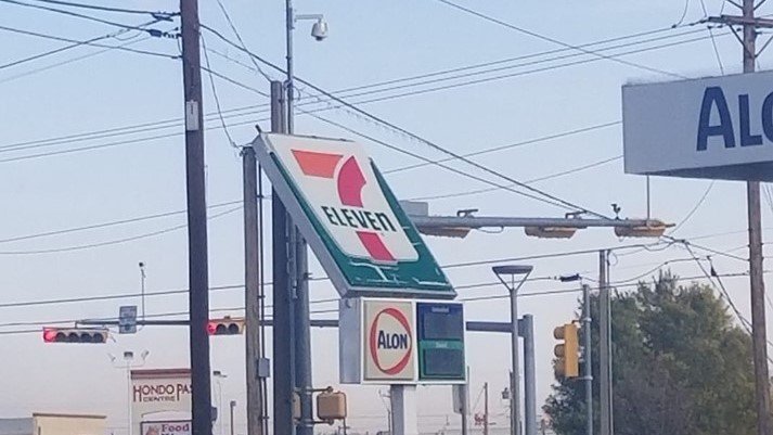 711-sign-down-wind