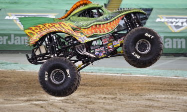 Dragon monster truck