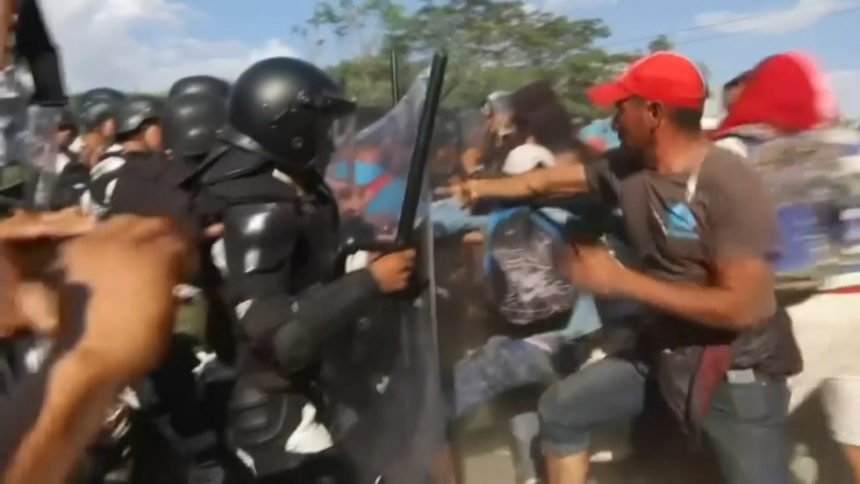 mexico military-migrants clash