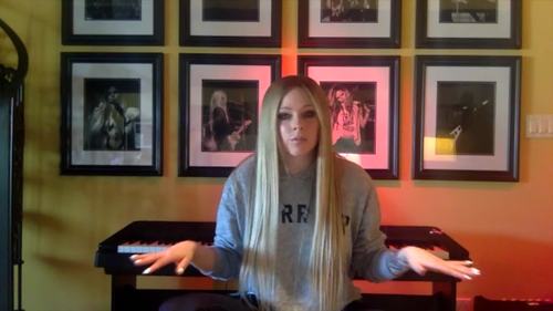 Avril Lavigne Honoring Frontline Workers With New Music Video We Are Warriors Kvia 