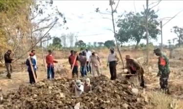 indonesia-grave-digging