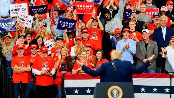 trump-rally-crowd