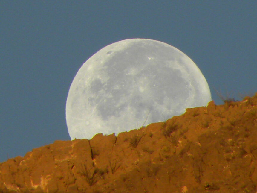 Hector Montes Moonset 110220