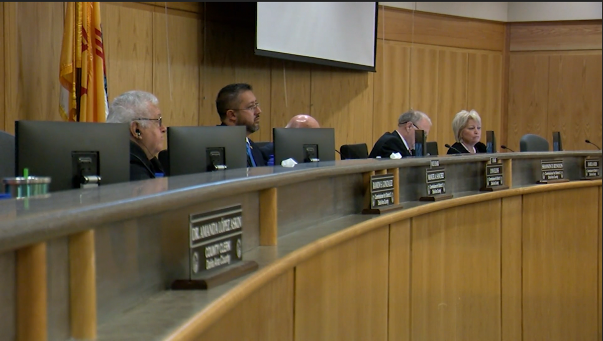 Doña Ana County Commissioners vote to give themselves 15% pay raises on ...