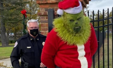 grinch-arrest