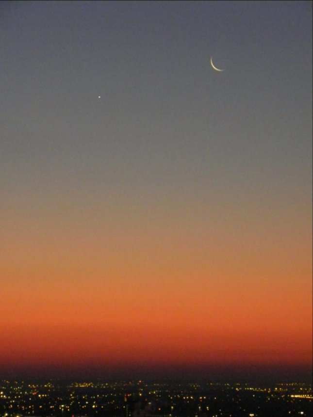 Moon & Venus 011121 Hector Montes