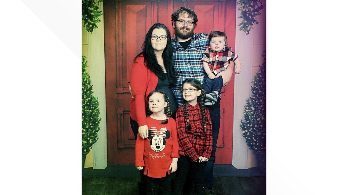 31-year-old Ryan Munsie is shown along with her husband and three children in this family photo.