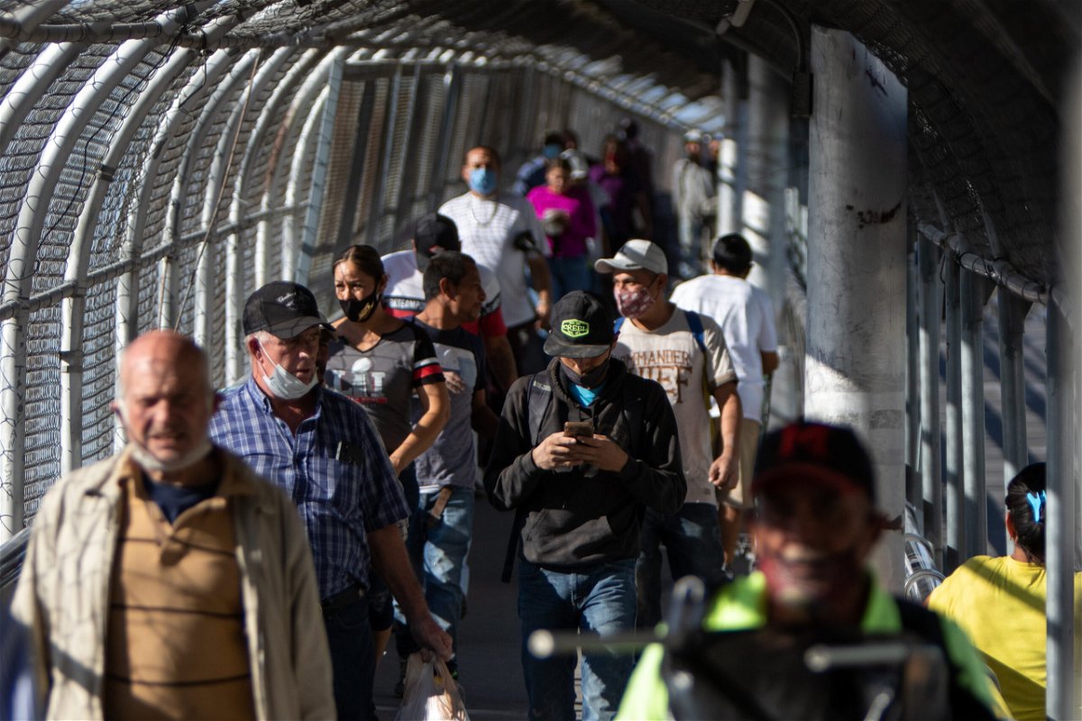 A steady stream of pedestrians cross the Paso del Norte bridge from El Paso into Juárez.