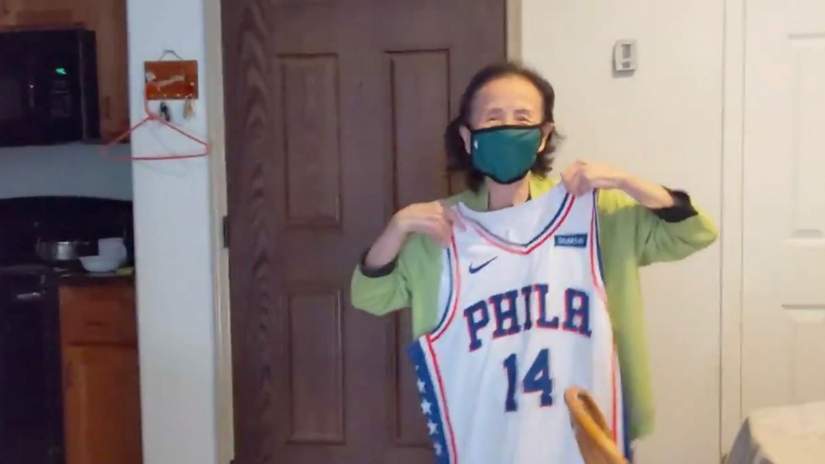 A 94-year-old fan holds the jersey given to her by Danny Green.