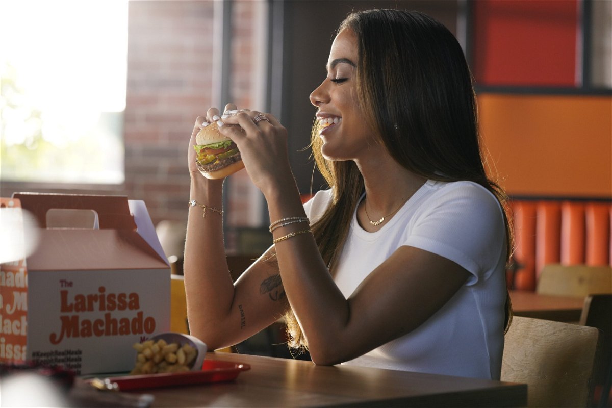 <i>Burger King</i><br/>Burger King is hiring celebrities to promote its menu changes.