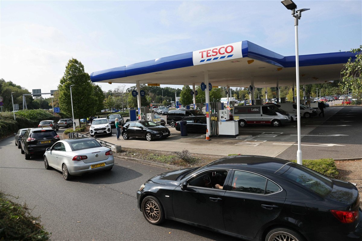 <i>ADRIAN DENNIS/AFP/Getty Images</i><br/>A line of vehicles at a Tesco station in Camberley