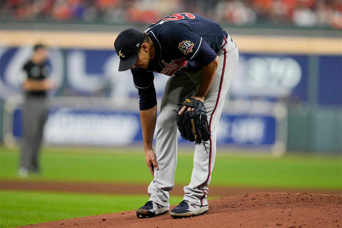 <i>Ashley Landis/AP</i><br/>Atlanta Braves starting pitcher Charlie Morton rubs his leg before leaving the game during the third inning of Game 1 of the World Series on Tuesday.