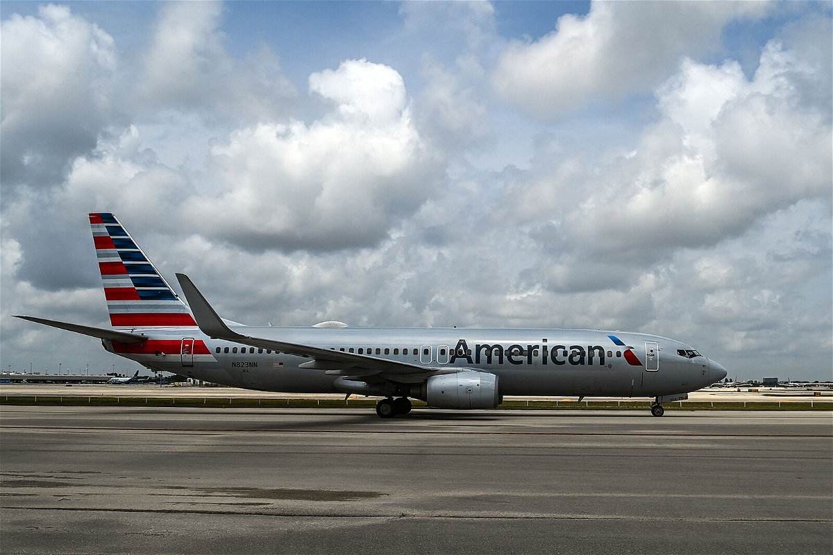 <i>Chandan Khanna/AFP/Getty Images</i><br/>American Airlines canceled another 634 flights on Sunday
