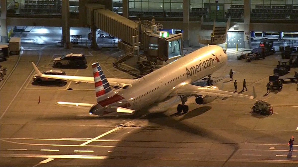 Late flight. United Airlines Flight 976.