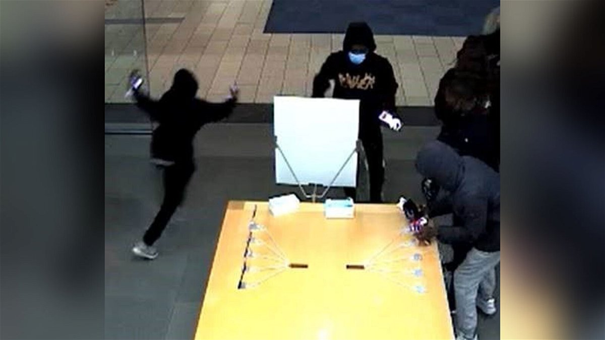 <i>Santa Rosa Police Department</i><br/>Groups of thieves target two high-end stores in California. This image is from surveillance footage of a robbery on November 2