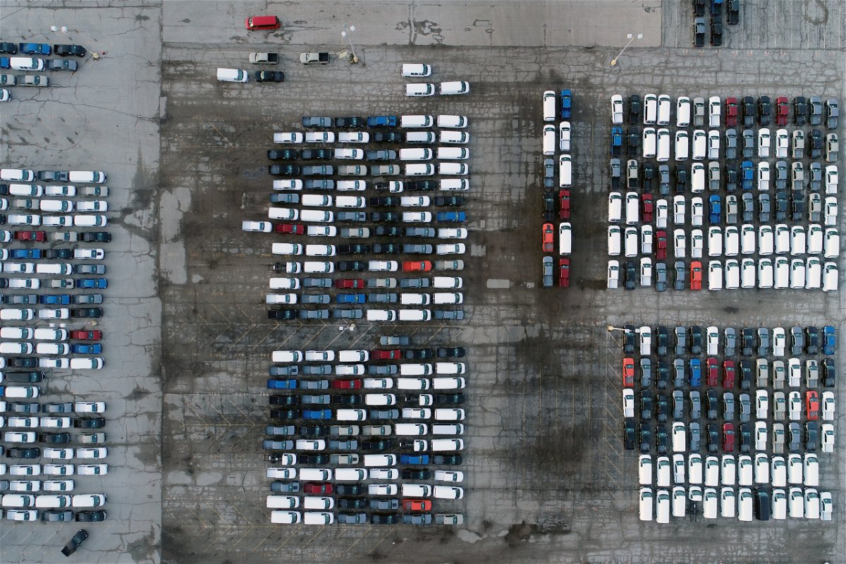 <i>Jeff Roberson/AP</i><br/>Banks and technology companies are largely unfazed by snarled supply chains and worker shortfalls. In this aerial photo