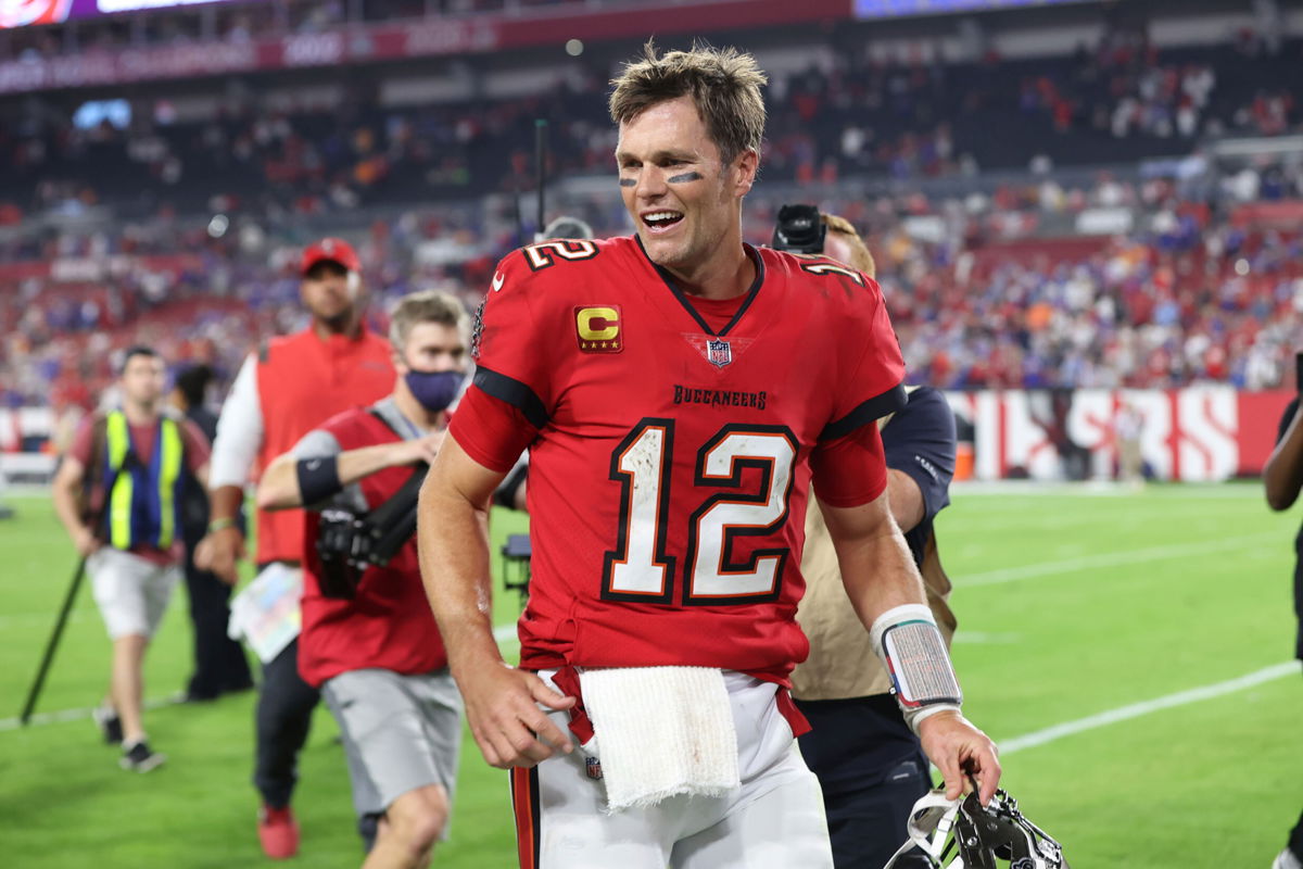 Tom Brady Creates Even More History In Dramatic 33 27 Overtime Bucs Victory Over Bills Kvia 2307