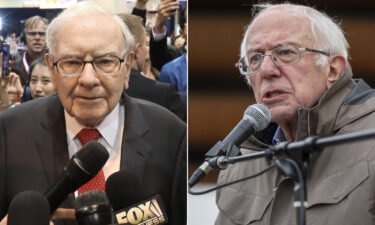 Warren Buffett (left)