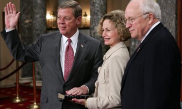Former Sen. Johnny Isakson dies at the age of 76. Isakson poses for photographers with his wife