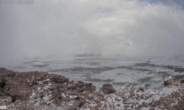 The lower 48 states are light on snow but Hawaii has a blizzard warning. Snow can be seen here on Mokuʻāweoweo