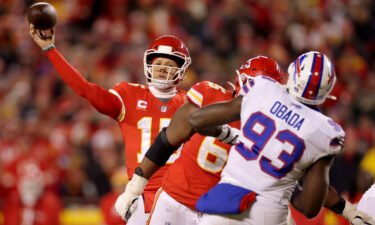 Chiefs quarterback Patrick Mahomes throws the game-winning touchdown to Kelce.