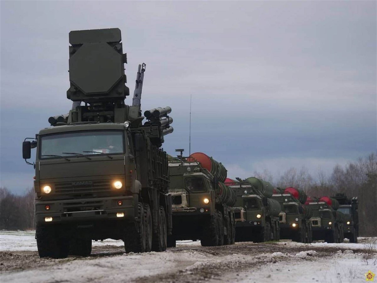 <i>Belarus Defense Ministruy/Anadolu Agency/Getty Images</i><br/>S-400 and Pantsir-S air defense systems arrive ahead of the Russian-Belarusian military drills