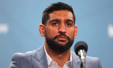 Boxer Amir Khan says he was robbed of his watch by gunpoint in London.