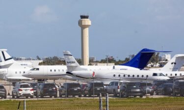 A passenger with no flying experience safely landed a private plane in a Florida airport Tuesday afternoon