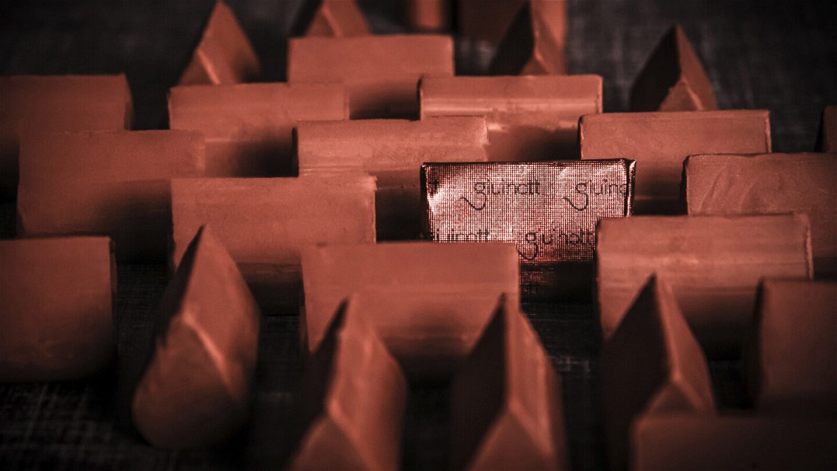 <i>Castagna</i><br/>Artisan chocolatier Guido Castagna has created a highly-refined version of gianduiotto chocolate called Giuinott.