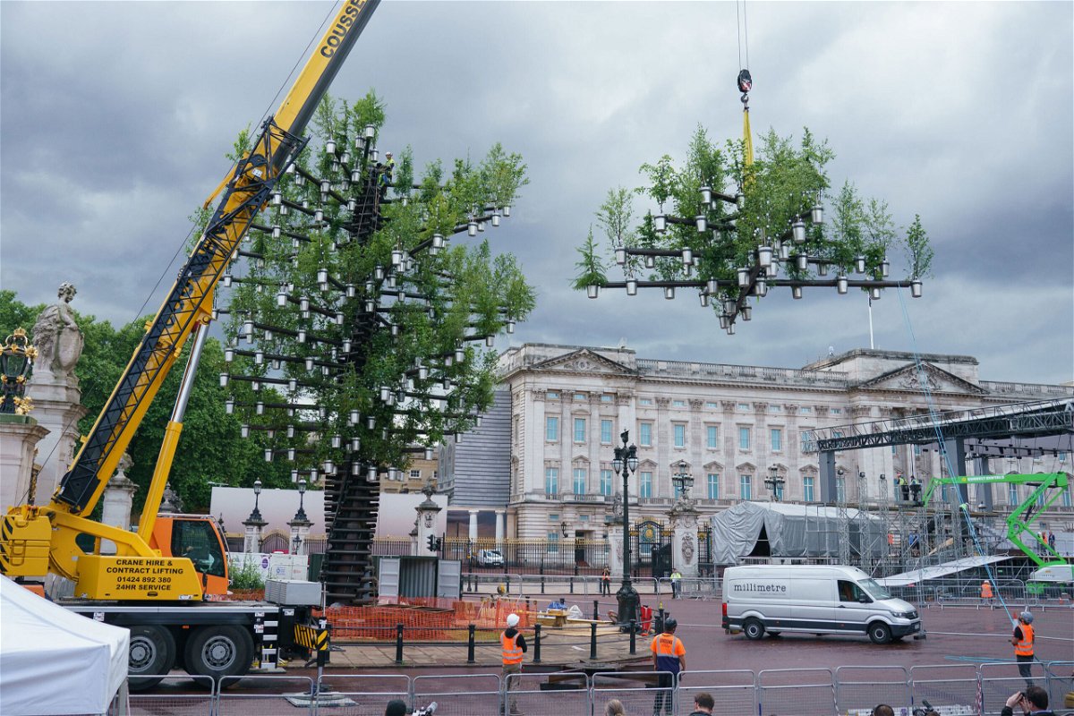 <i>Dominic Lipinski/WPA Pool/Getty Images</i><br/>A team of workers add the final parts to the Queen's Green Canopy ahead of the Platinum Jubilee on May 24 in London