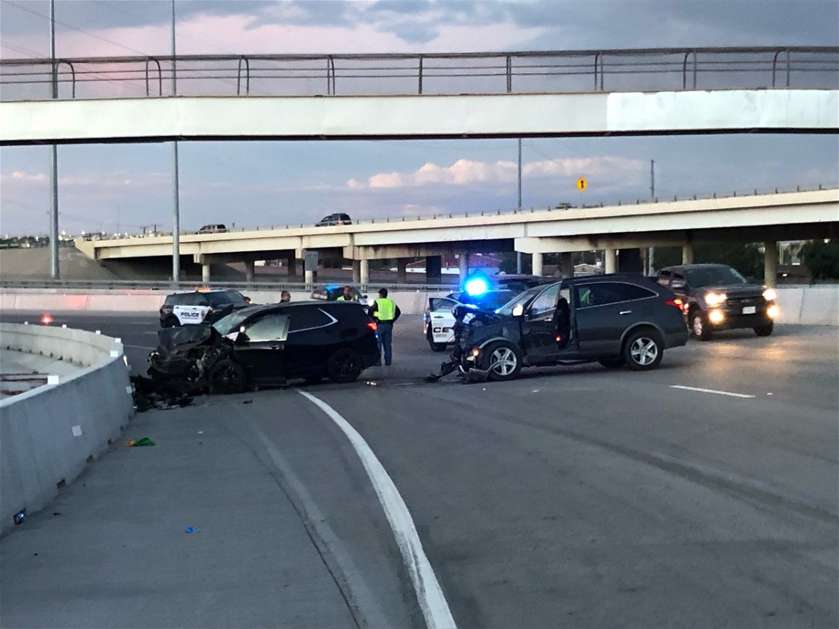 Two cars collide on I-10 East and Juárez exit