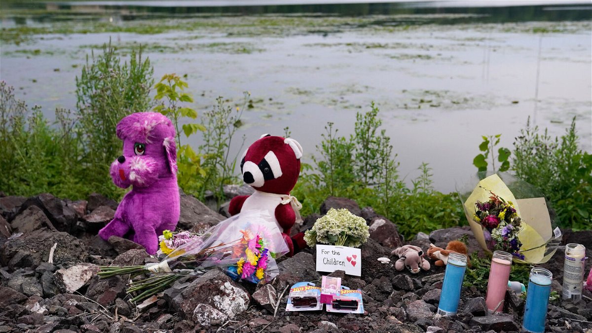 <i>David Joles/Star Tribune via Getty Images</i><br/>A memorial for the three children is seen on the edge of Vadnais Lake on the 4th of July.