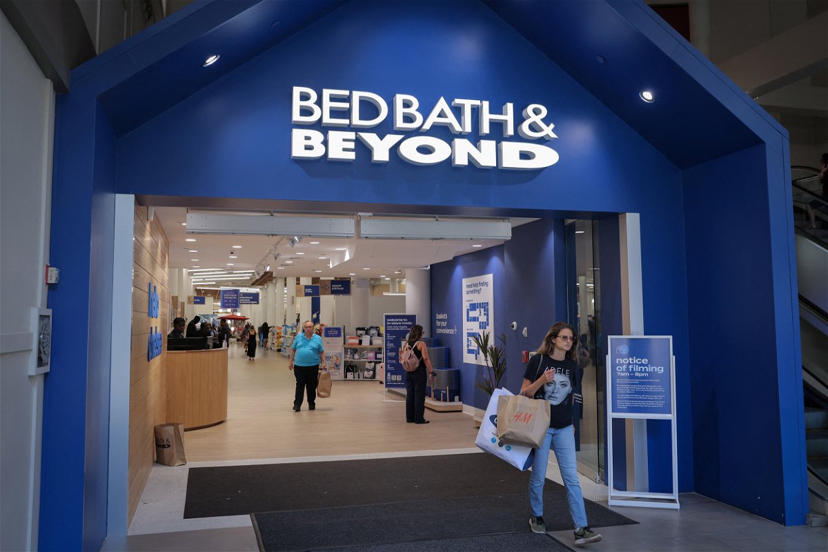<i>Andrew Kelly/Reuters/FILE</i><br/>Bed Bath & Beyond shares tank on Monday on reports that suppliers have halted product shipments. Pictured is a Bed Bath & Beyond store in Manhattan