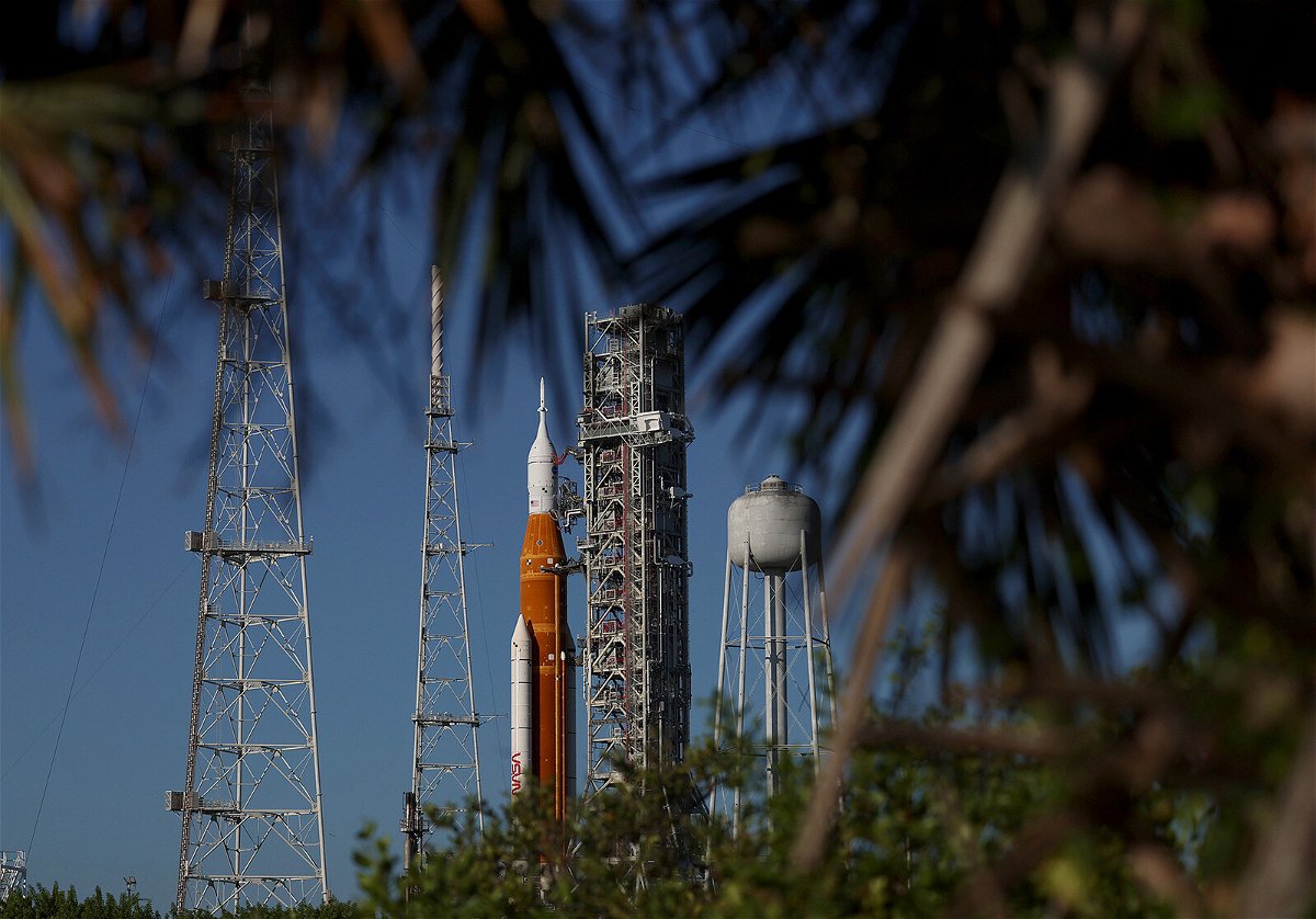 NASA's Artemis I rocket sits on launch pad 39-B after the launch was scrubbed at Kennedy Space Center on September 6 in Cape Canaveral