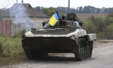 A tank of the Ukrainian Army advances to the fronts in the northeastern areas of Kharkiv