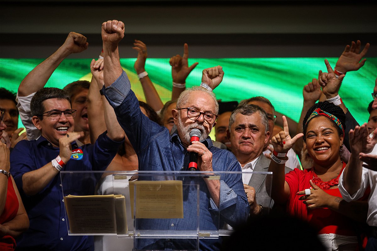 <i>Danilo Martins Yoshioka/Anadolu Agency/Getty Images</i><br/>Luiz Inacio Lula da Silva (center) speaks after the announcement that he had won the election on October 31.