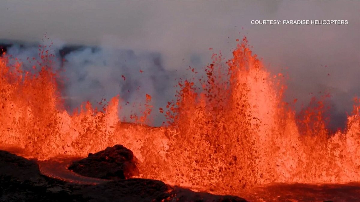 Mauna Loa spewing lava on Tuesday