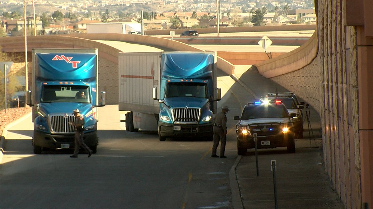 Los controles de seguridad mejorados de Texas frustran los negocios;  La policía de Nuevo México fue tomada por sorpresa