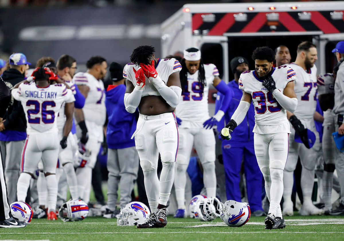 Bills honor Damar Hamlin, medical staff during win over Patriots