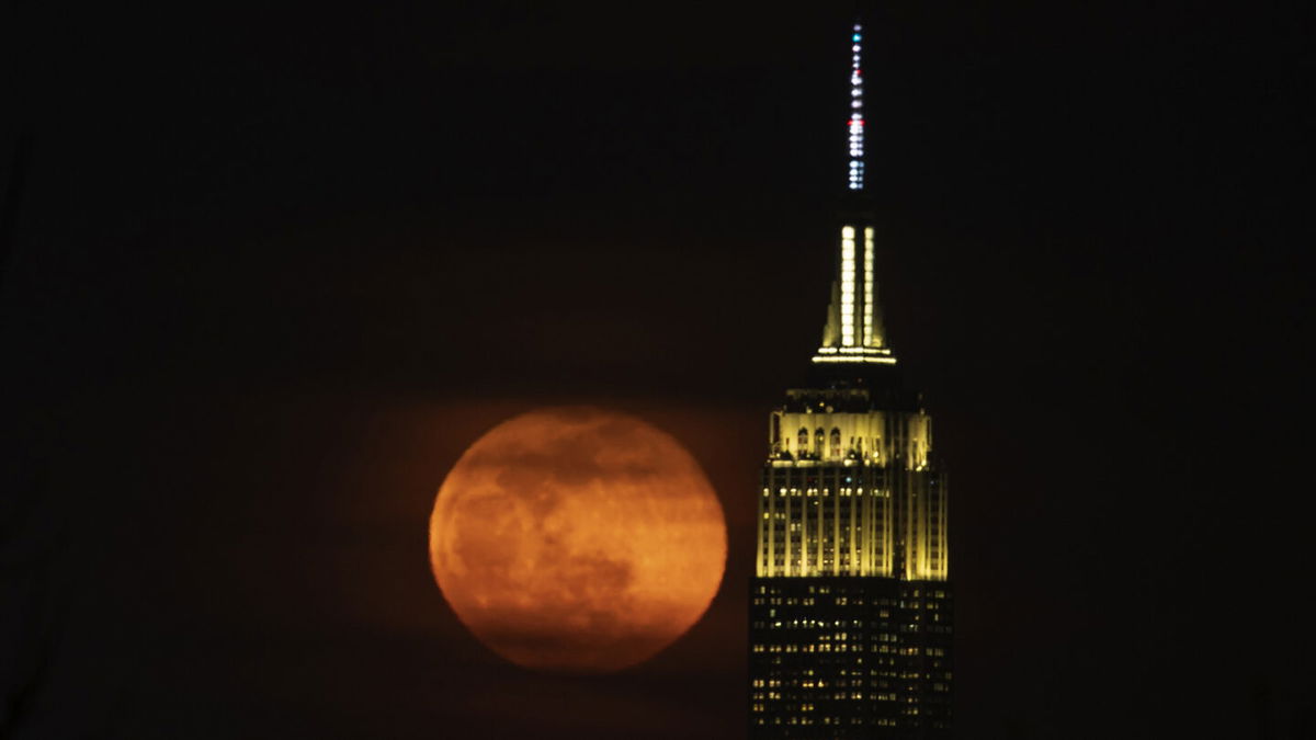 <i>Tayfun Coskun/Anadolu Agency/Getty Images</i><br/>The final full moon of winter will light up the sky this week