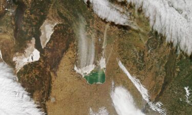 Dust streaming from Mar Chiquita Lake