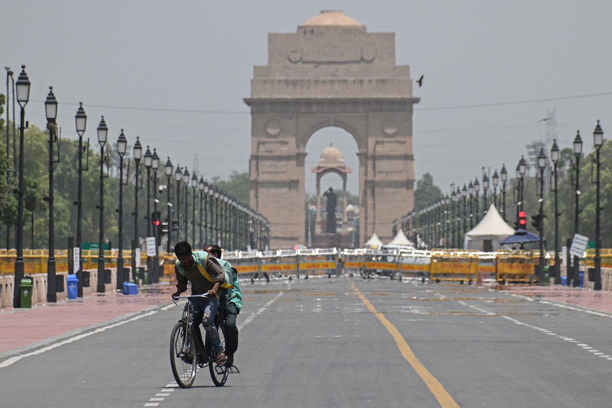 <i>Kabir Jhangiani/NurPhoto/Getty Images</i><br/>Heatwaves have recently rippled across India. By the end of the century