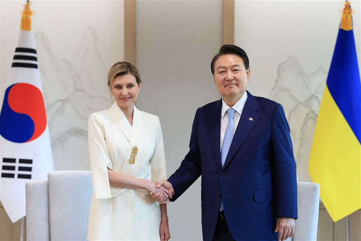 <i>South Korrea Presidential Office/Reuters</i><br/>Ukraine's first lady Olena Zelenska meets with South Korean President Yoon Suk Yeol at the Presidential Office in Seoul on May 16.