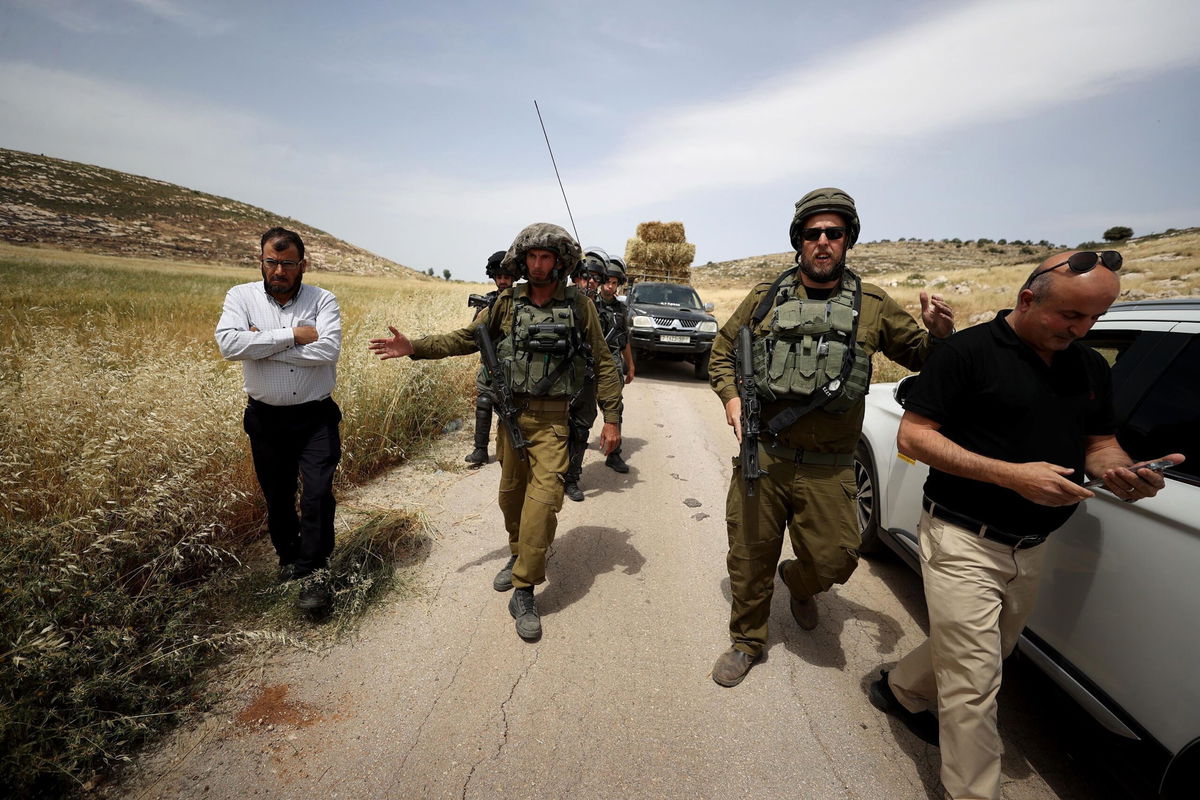 <i>Issam Rimawi/Anadolu Agency/Getty Images</i><br/>Israeli police take security measures at the town of Mugayyir in Ramallah