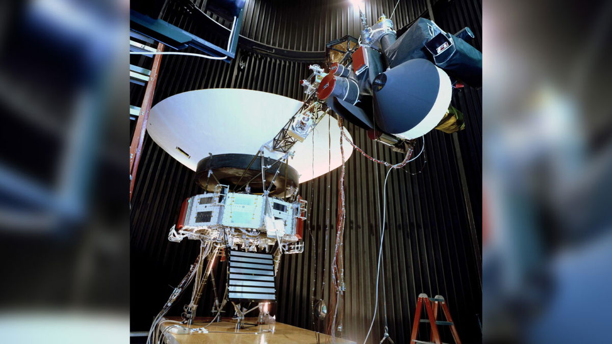 <i>NASA/JPL-Caltech</i><br/>The Voyager proof test model