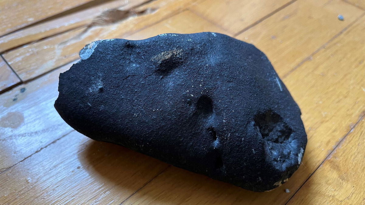 <i>From Hopewell Township PD</i><br/>A metallic object believed to be a meteorite struck the roof a New Jersey residence