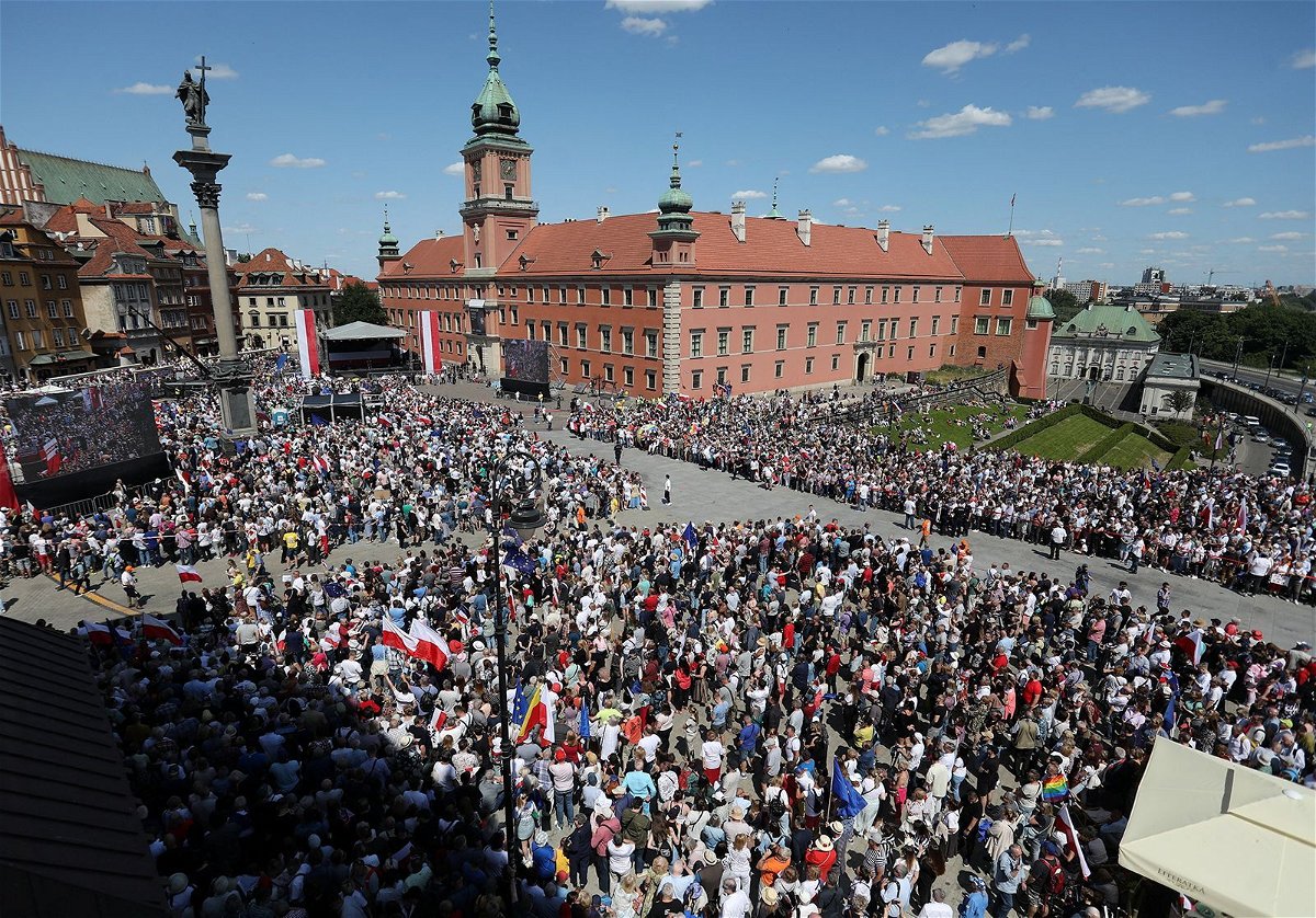 <i>Slawomir Kaminski/Agencja Wyborcza.pl/Reuters</i><br/>People gather at Old Town as they take part in the march on the 34th anniversary of the first democratic elections in postwar Poland