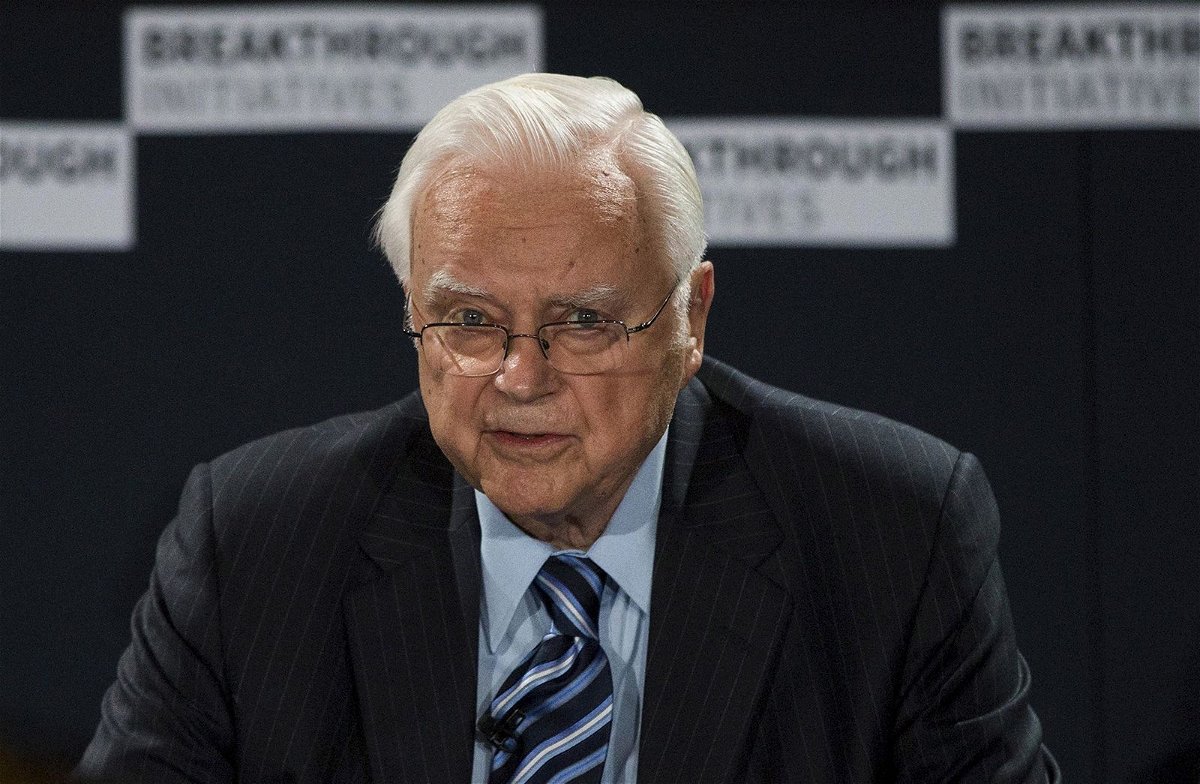 <i>Neil Hall/Reuters</i><br/>US astrophysicist Frank Drake was among SETI's original trustees. He composed an interstellar radio message that was sent in 1974.