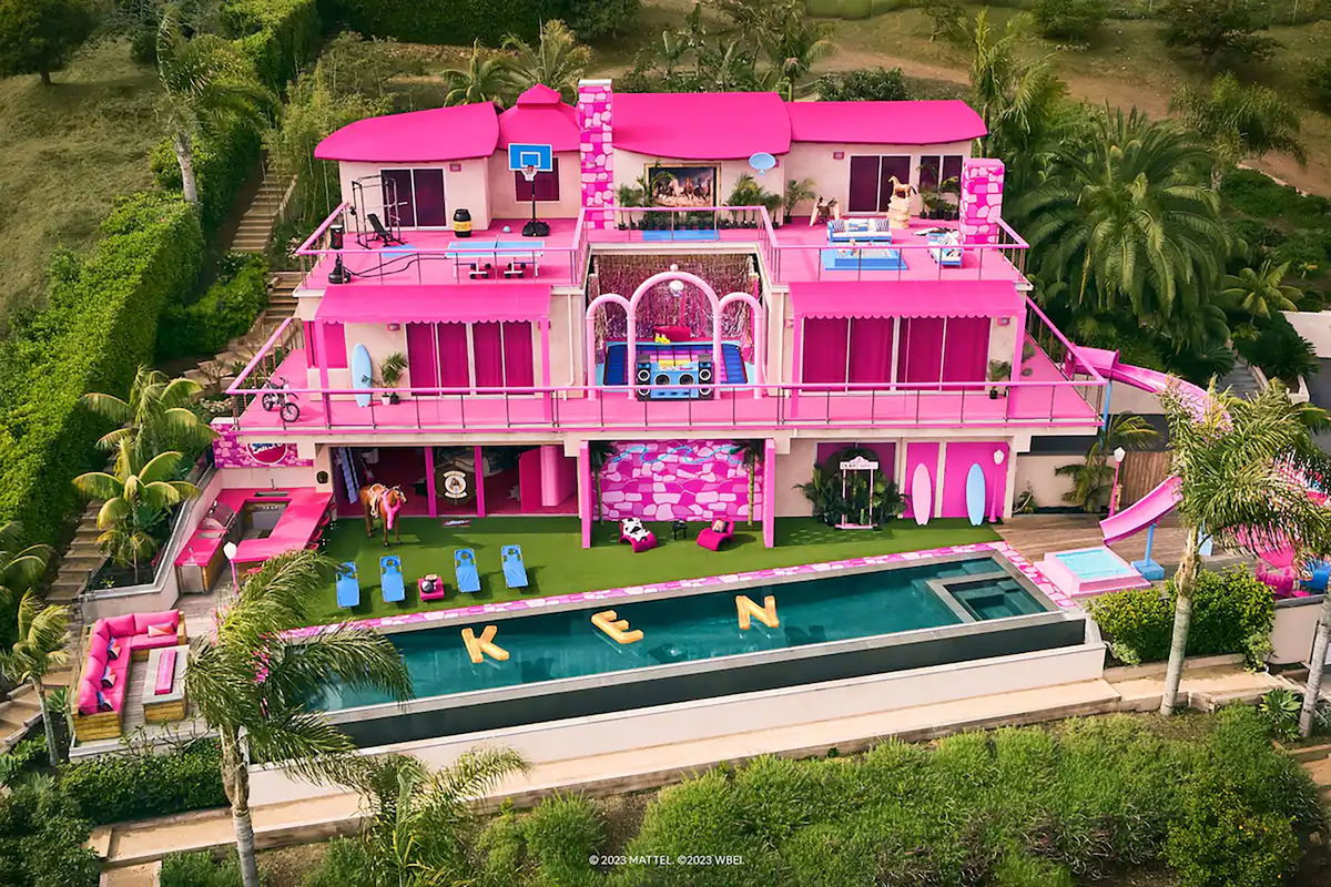 The house looks over the beach in Malibu, California.