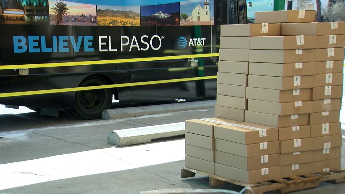 150 El Pasoans receive free laptops - KVIA